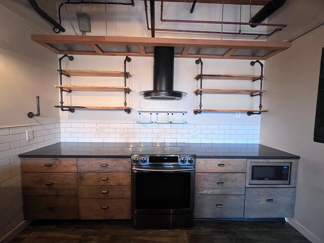 Building Photo - Gorgeous Loft Downtown Grand Rapids