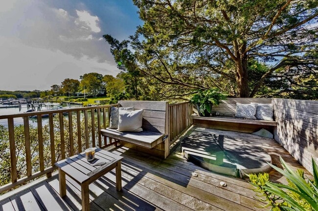 Building Photo - 8 Chequit Ave