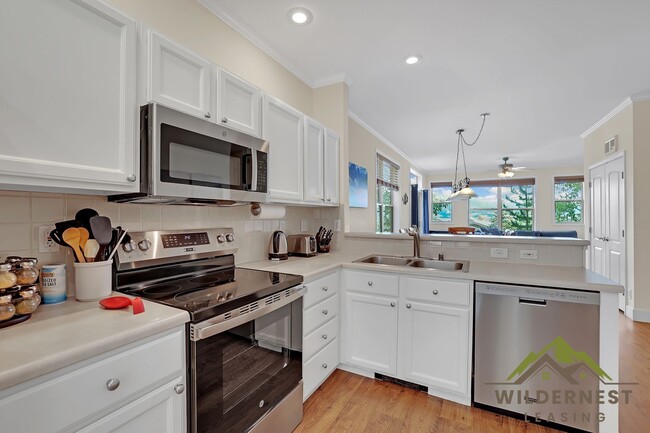Building Photo - Winter Rental- HOT TUB, Quiet townhome with hot tub and two living areas