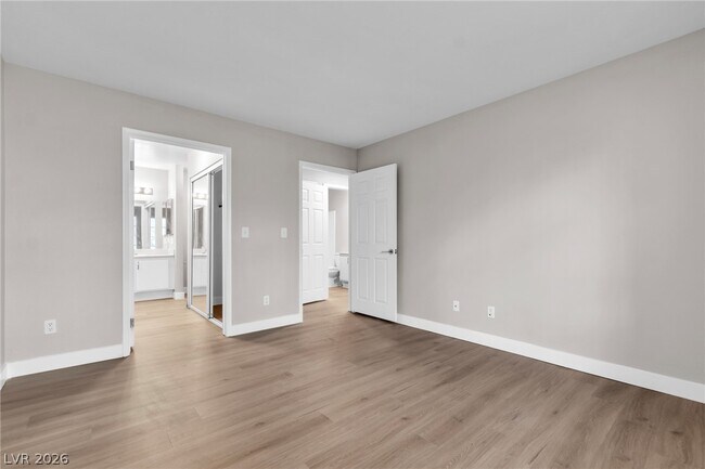 Building Photo - 4823 S Torrey Pines Dr