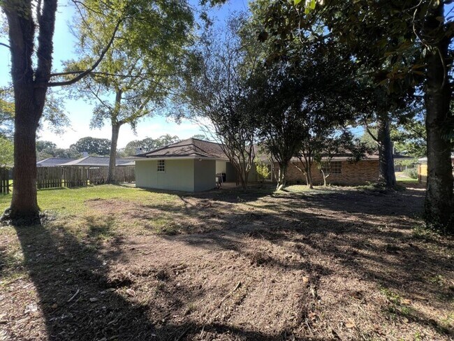 Building Photo - Newly renovated Single-Family Home in Shenandoah Estates Subdivision!