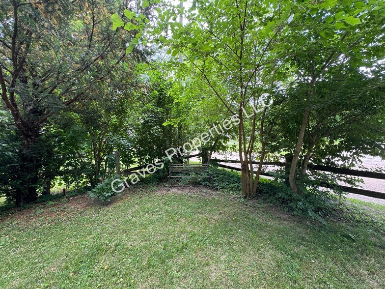 Front yard - 515 Hillcrest Rd
