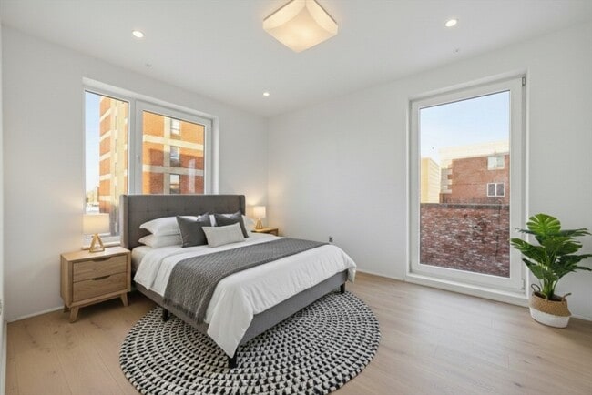 Building Photo - 1035 Commonwealth Ave