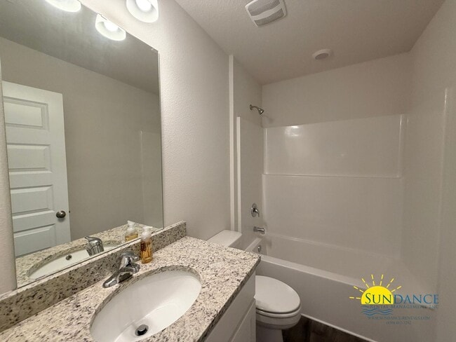 Building Photo - Spacious 5-Bedroom Home in Plantation Woods with Smart Home Features!