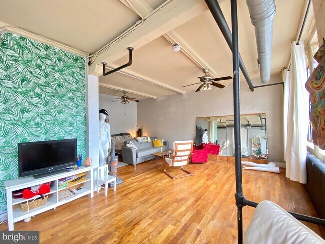 Building Photo - 14-16 W Harvey St