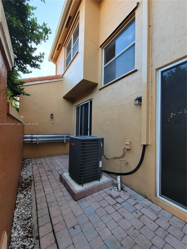 Building Photo - 2335 Mariner Ct