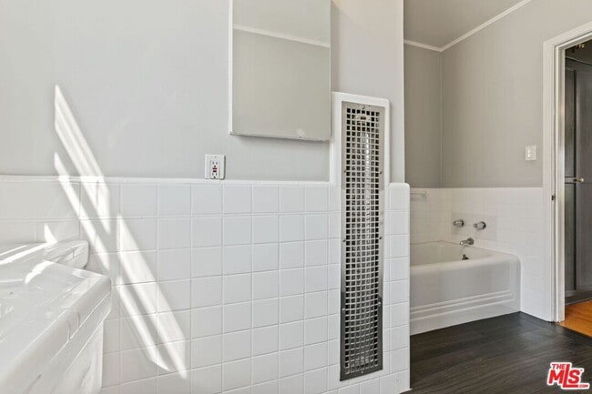 Building Photo - 117 1/2 N Harper Ave