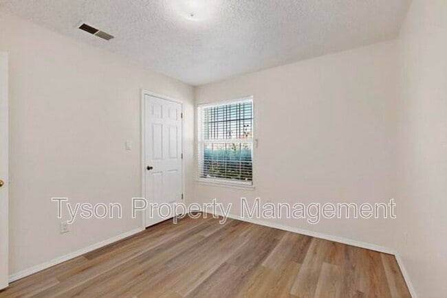 Building Photo - 1420 Stoneway Dr NW