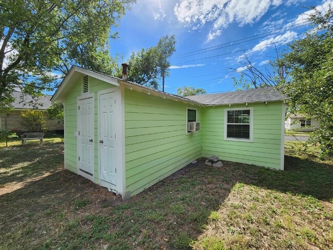 Building Photo - Updated 1-Bedroom Home with Spacious Yard ...