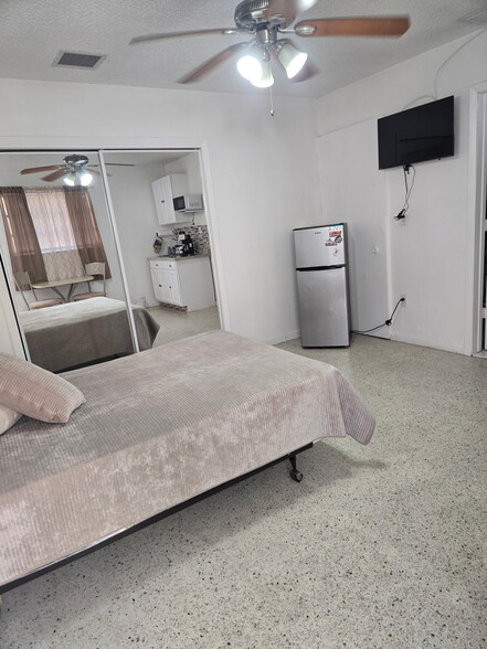 Building Photo - 3165 W 2nd Ave