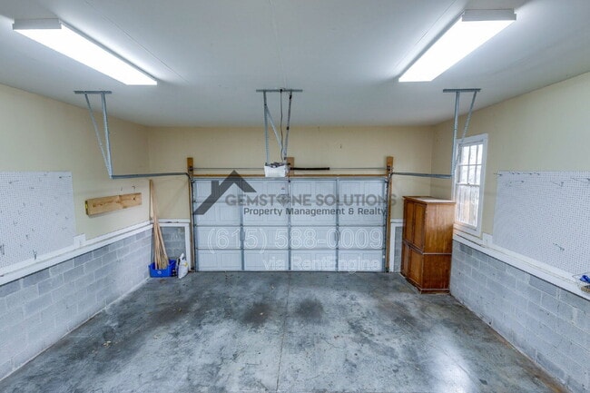 Building Photo - 210 38th Ave N