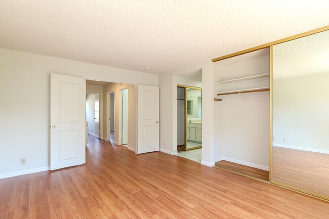 Building Photo - 3 bedroom Home on a corner Lot