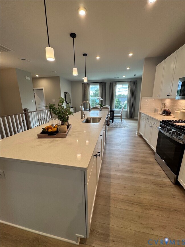 Building Photo - 8029 Lake Laurel Ln