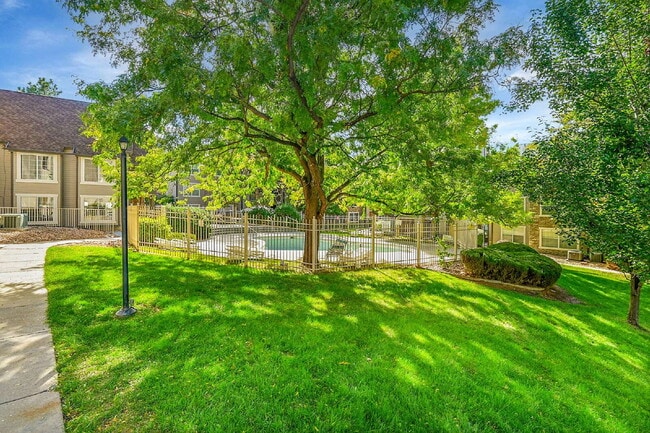 Building Photo - $1,495.95 with $300 off the first month's rent, 1 Bed, 1 Bath Condo in Englewood with Cozy Firepl...