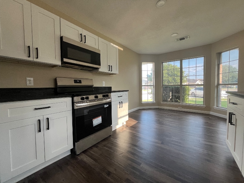Building Photo - 3001 Green Vista Ct