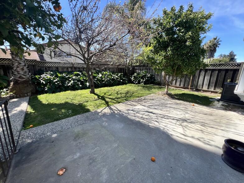 Building Photo - 322 Avenida Nogales
