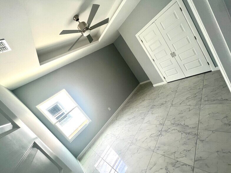 Building Photo - 1025 N Blair Ave