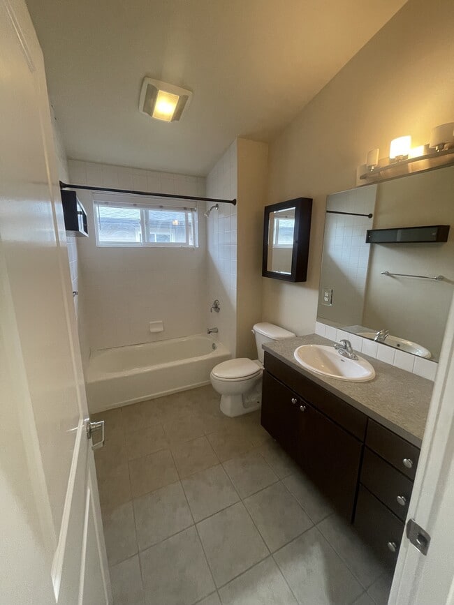 Building Photo - 834 N 145th Ln