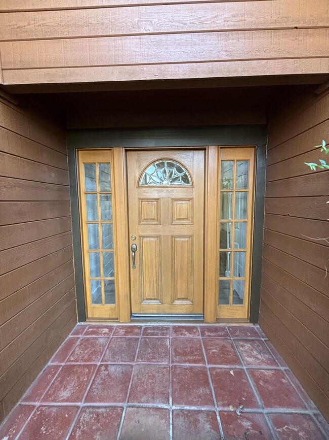 Building Photo - 34 Alvares Ct