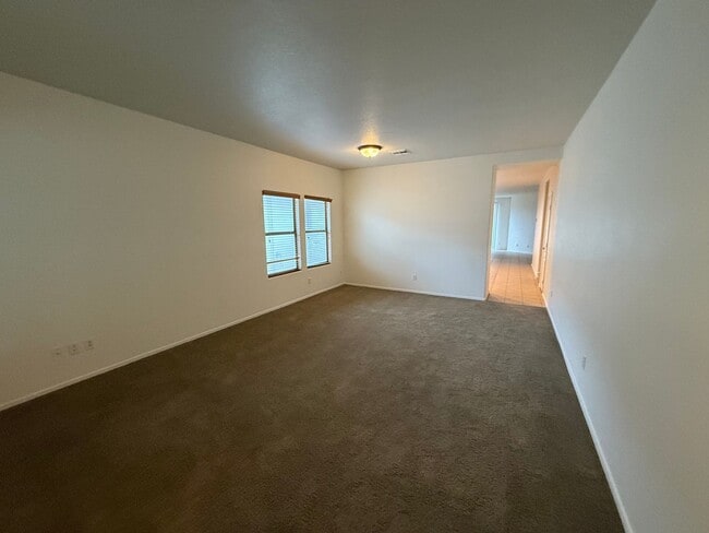 Building Photo - BEAUTIFUL 4 BEDROOM HOME IN JOHNSON RANCH