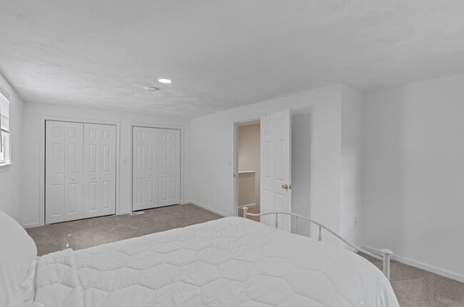 Building Photo - 58 Brandon St