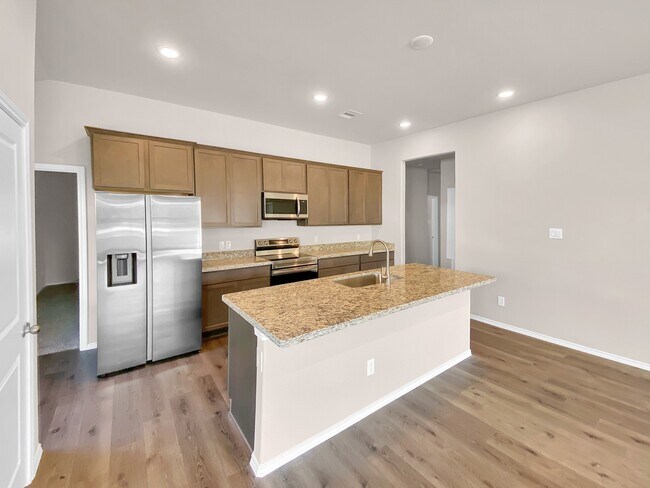 Building Photo - 13067 Clear View Dr