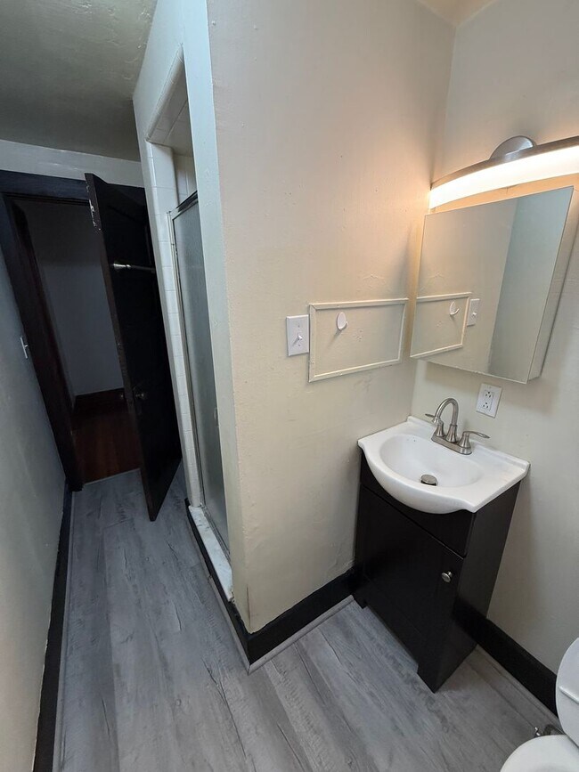 Building Photo - College Avenue, West-1206