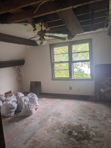 Building Photo - 229 Hillcrest Dr
