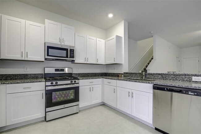 Building Photo - 8240 Cor Pne Wy