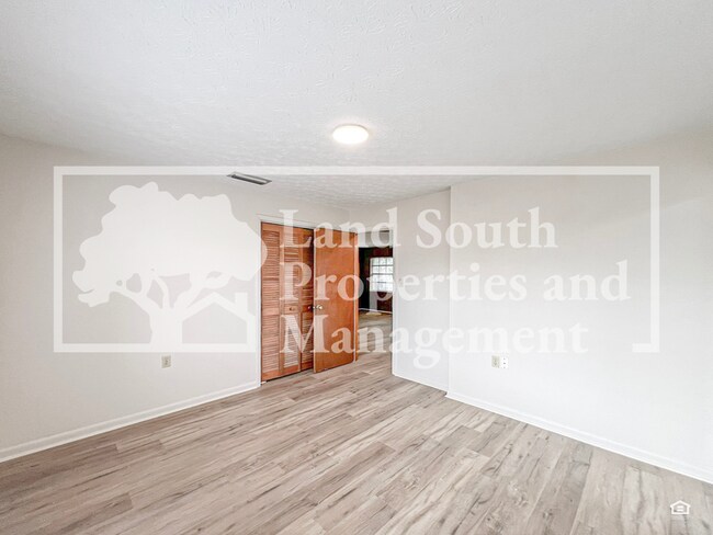 Building Photo - 711 W Daughtery Rd