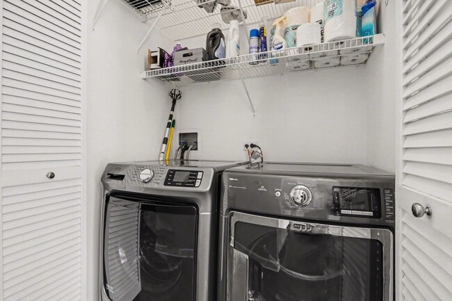 Building Photo - 331 E Cullerton St