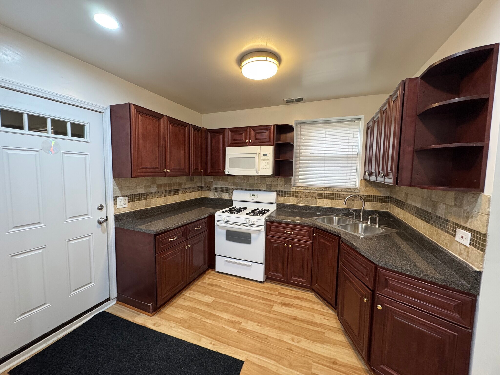 Building Photo - 1809 N Hermitage Ave