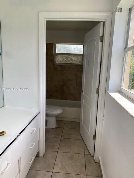 Building Photo - 2746 Johnson St