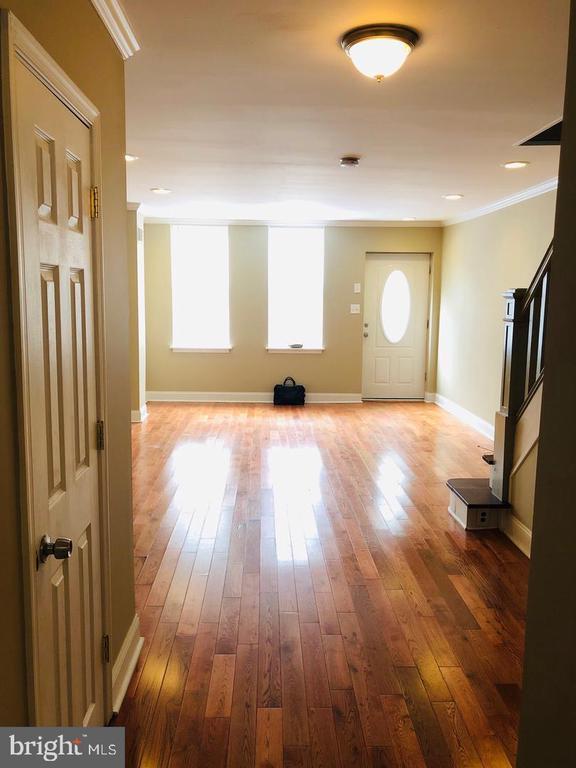 Building Photo - 2027 S Darien St