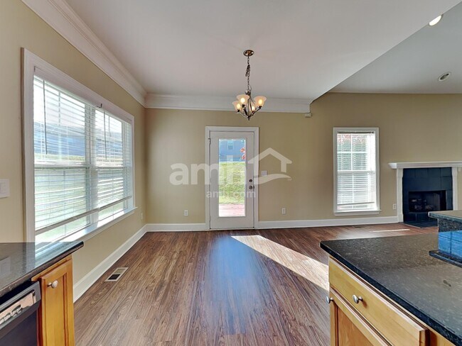 Building Photo - 116 Lake Point Ct