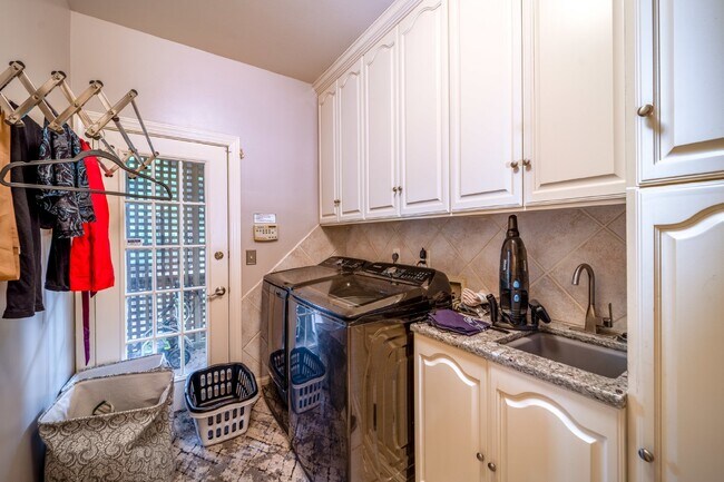 Building Photo - Beautiful home with pool | 6,000+ square feet