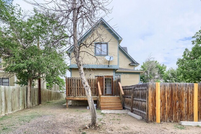 Building Photo - 1118 6th St