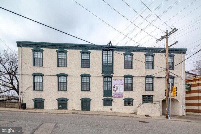 Building Photo - 4 Leverington Ave