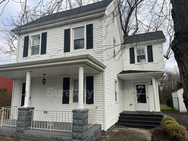 Primary Photo - 220 N Locust Ave