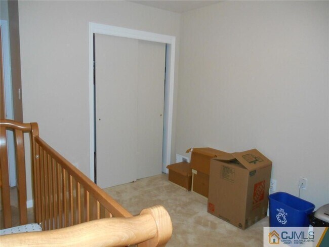 Building Photo - 62 Buttonwood Dr