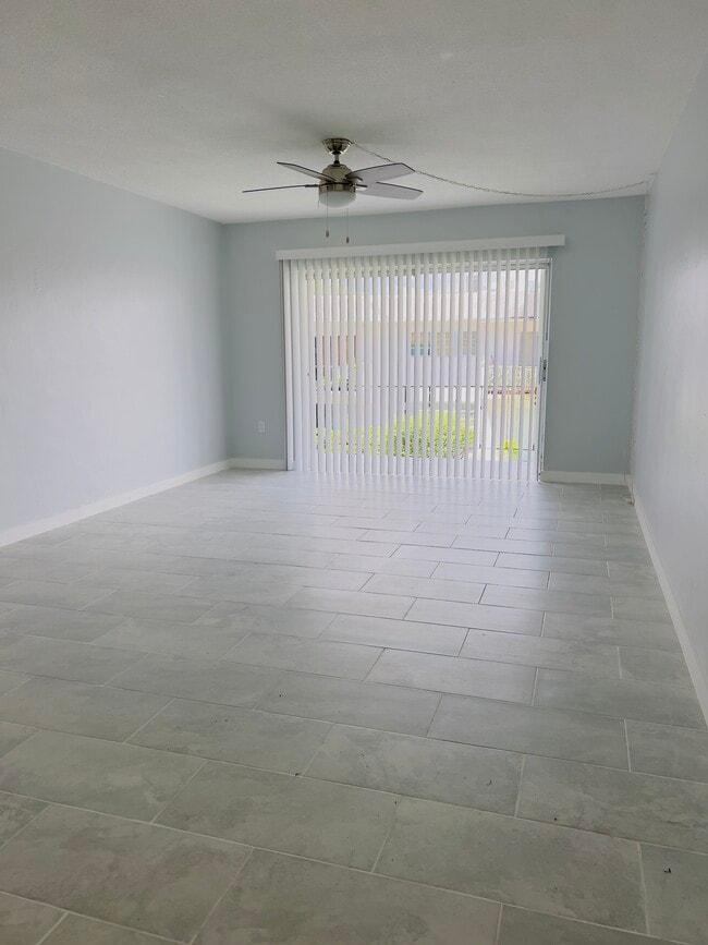 LIVING ROOM - 7360 SW 82nd St