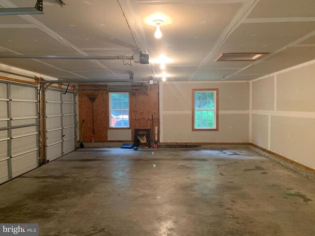 Building Photo - 10701 Whispering Way