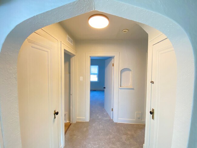 Building Photo - 261 Vine St