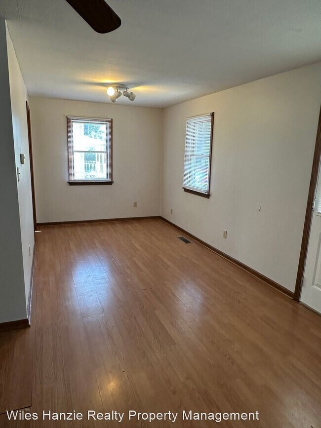 Building Photo - 3 br, 1 bath House - 211 N Milton St