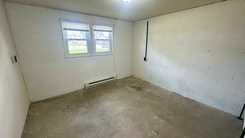 Building Photo - 4 Pickford Dr