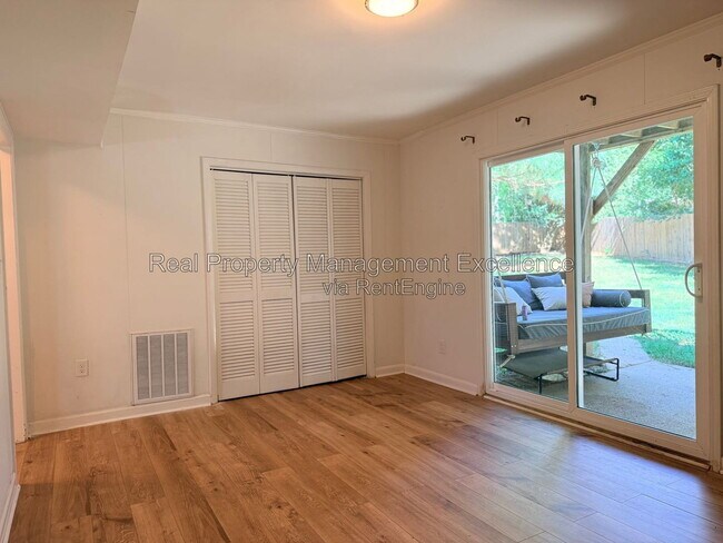 Building Photo - 108 Hassell Ct