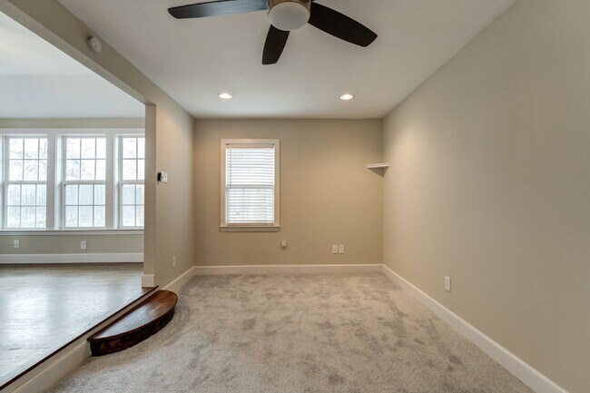 Building Photo - Tech Terrace Pre-lease!!