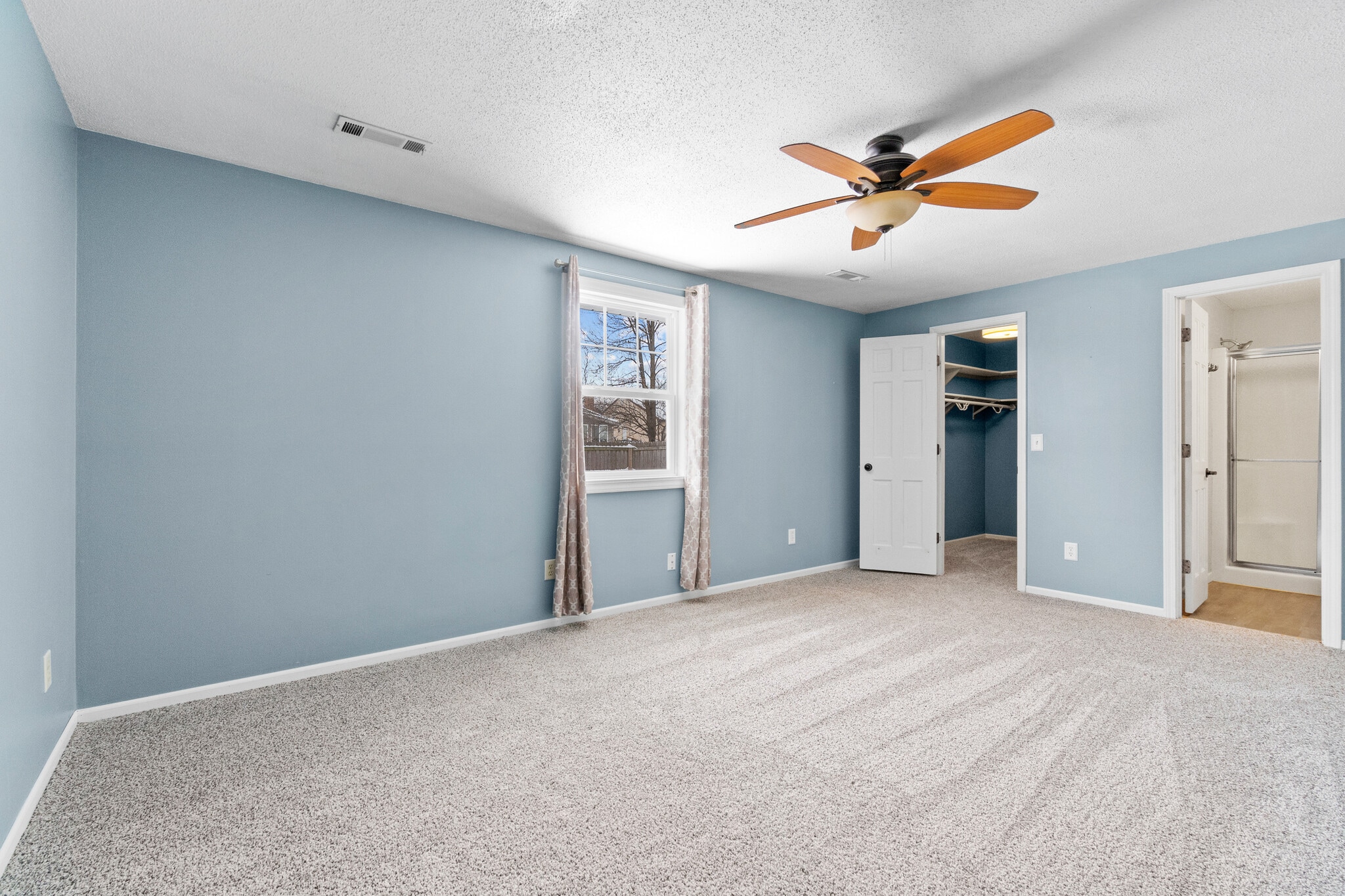 Master - 4612 Mirror Light Pl