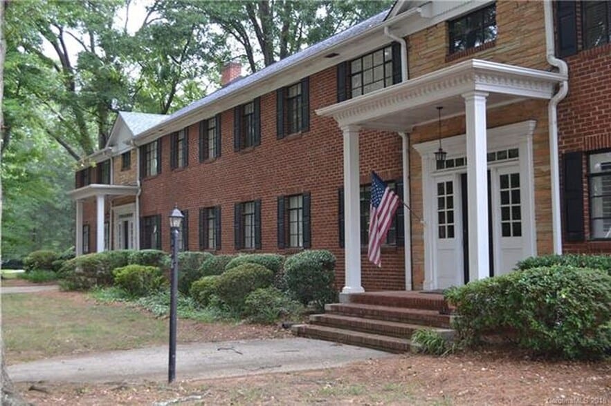 Building Photo - 2231 Selwyn Ave