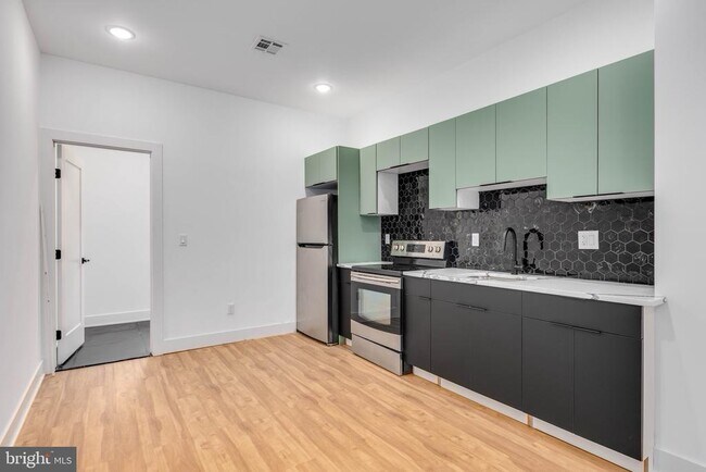 Building Photo - 713 S 55th St